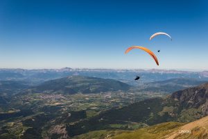 Parapente biplace avec vue sur le lac d'Annecy : une aventure inoubliable