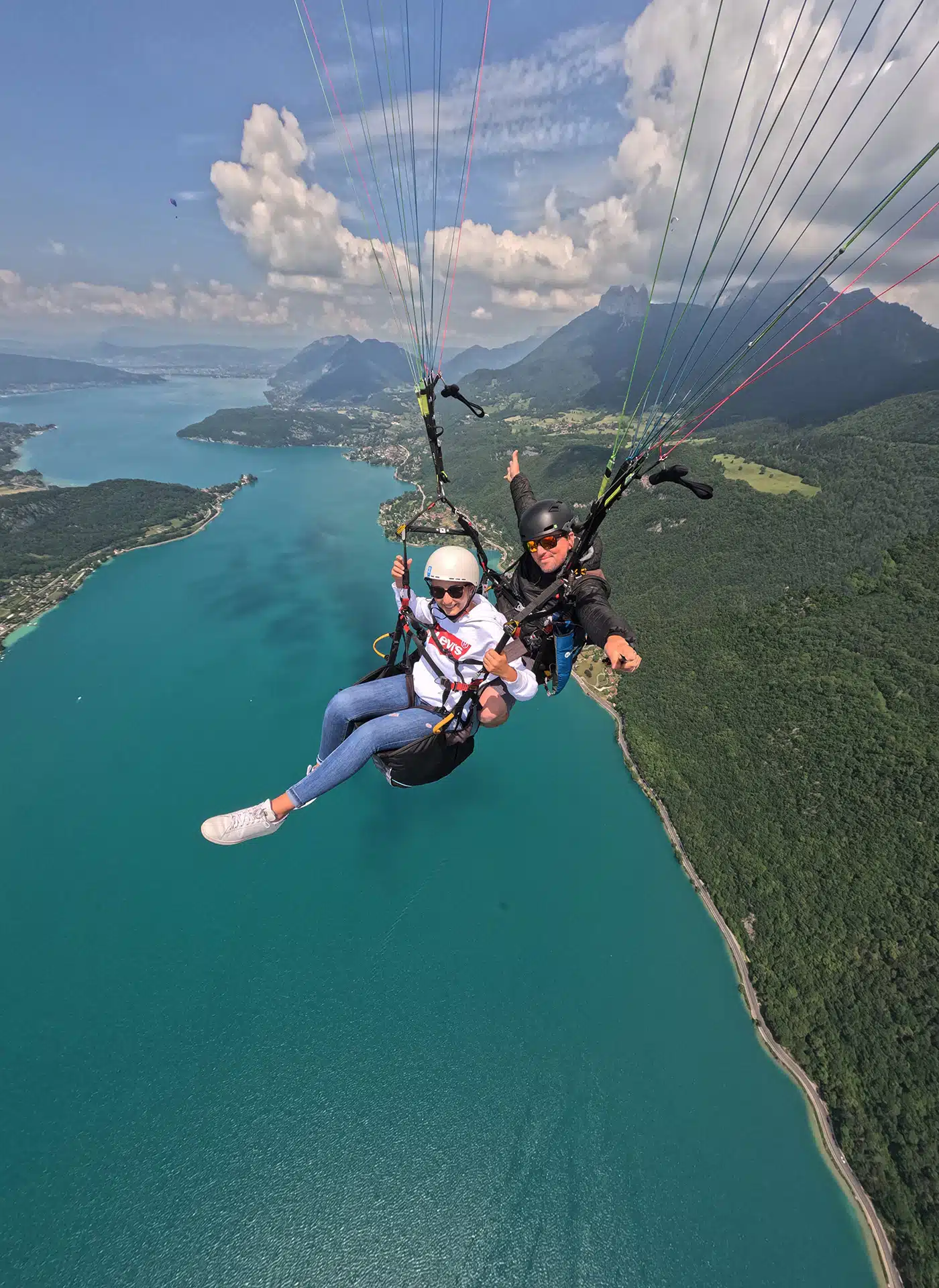 Parapente tandem au-dessus du lac d'Annecy : une aventure palpitante