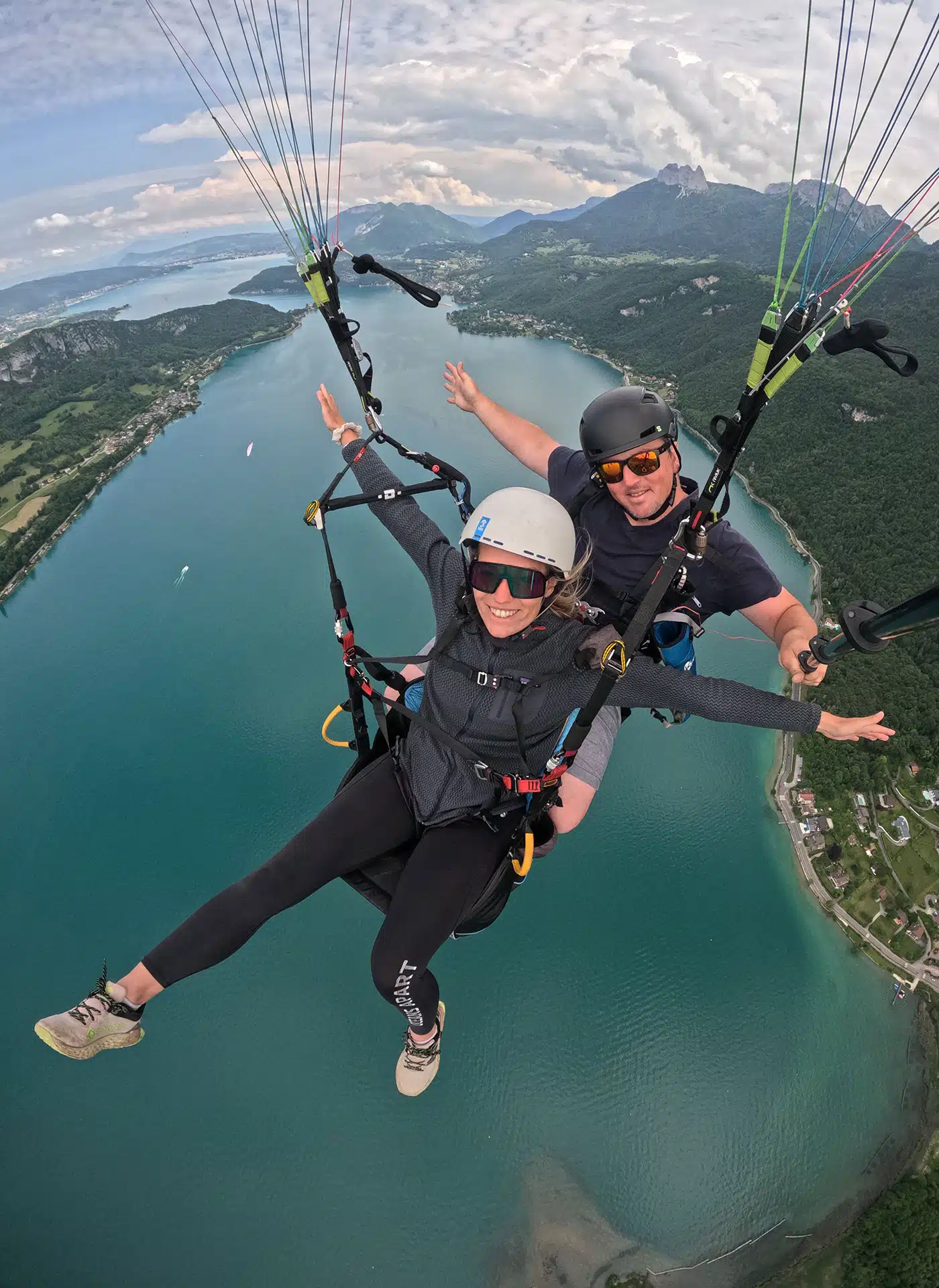 Aventure aérienne au-dessus du lac d'Annecy en parapente