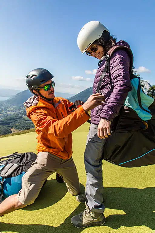 Matériel de sécurité pour le parapente, essentiel pour des vols en toute sérénité.