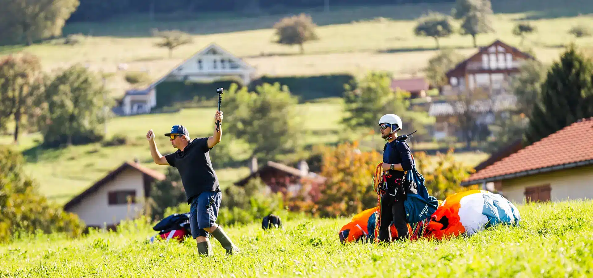 Élève stagiaire en phase d'approche pour un atterrissage de précision à Doussard après un vol depuis la Forclaz